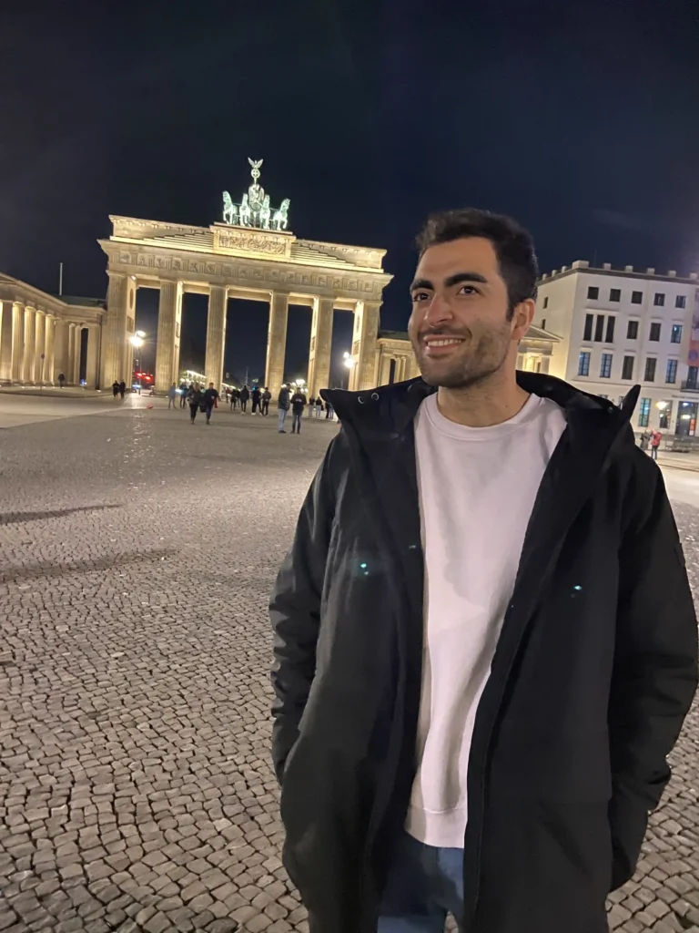 Amir from pieceoflearning.com at the Brandenburg gate